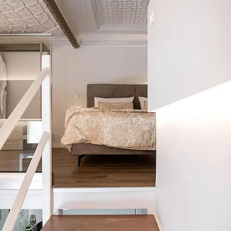 Elia Erato 3*