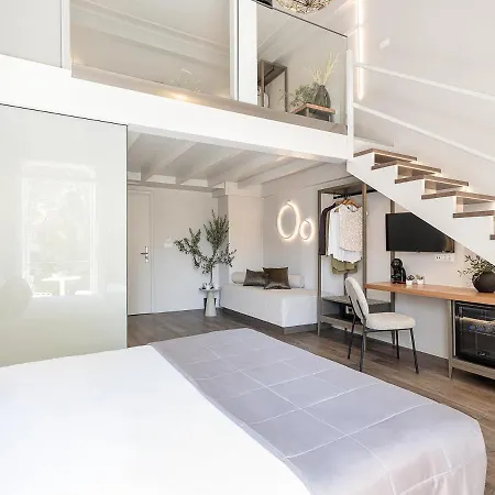 Elia Erato 3*