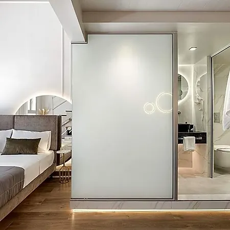 Elia Erato 3*